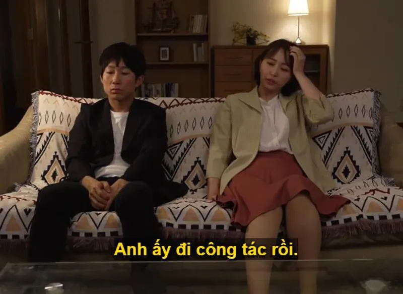 Buồn vì ông xã muốn ly hôn, người vợ đi họp lớp rồi dẫn cậu bạn học về nhà địt